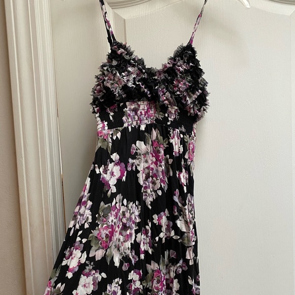 Beautiful floral dress 🌸 - Picture 2 of 3